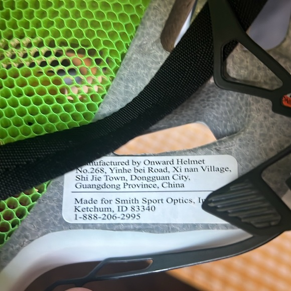 Smith Forefront trail helmet size M. Worn a few times in great condition.💚🩶🤍 - Picture 8 of 12